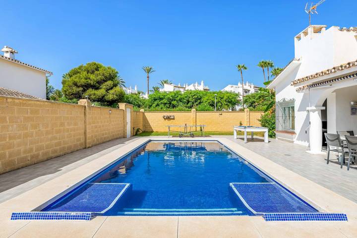 Finca für 8 Personen, mit Terrasse und Garten in Estepona - 4