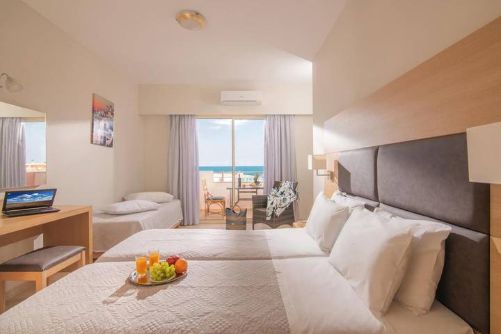 Appartement voor 4 personen, with Balkon and Terras as well as Tuin and Zwembad in Malia