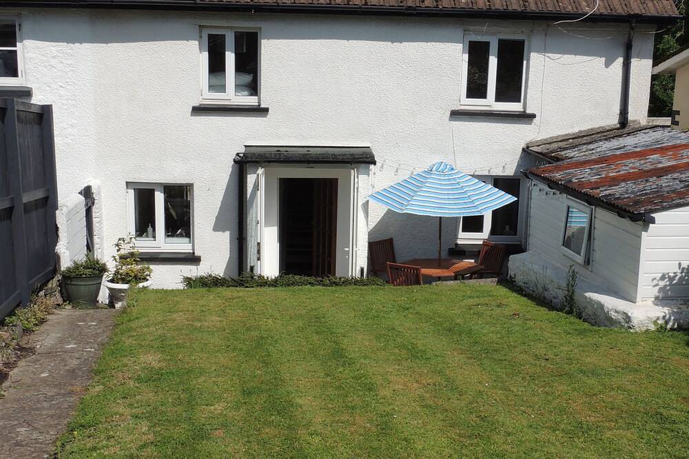 Riverside Cottage With Garden in Braunton, Devon