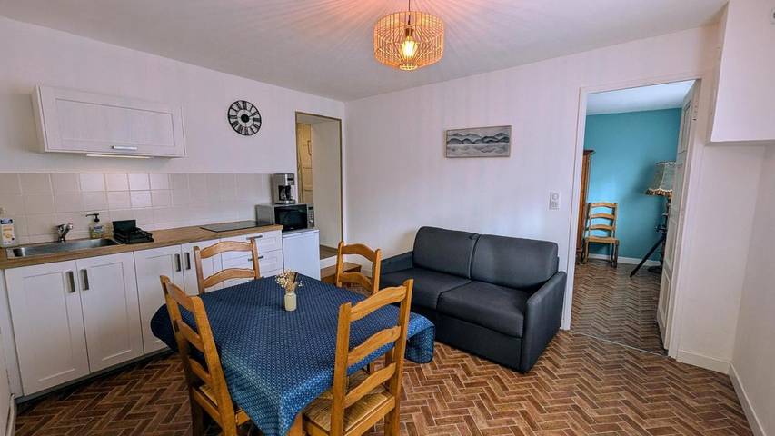 Gîte pour 4 personnes, avec terrasse et vue à Vions