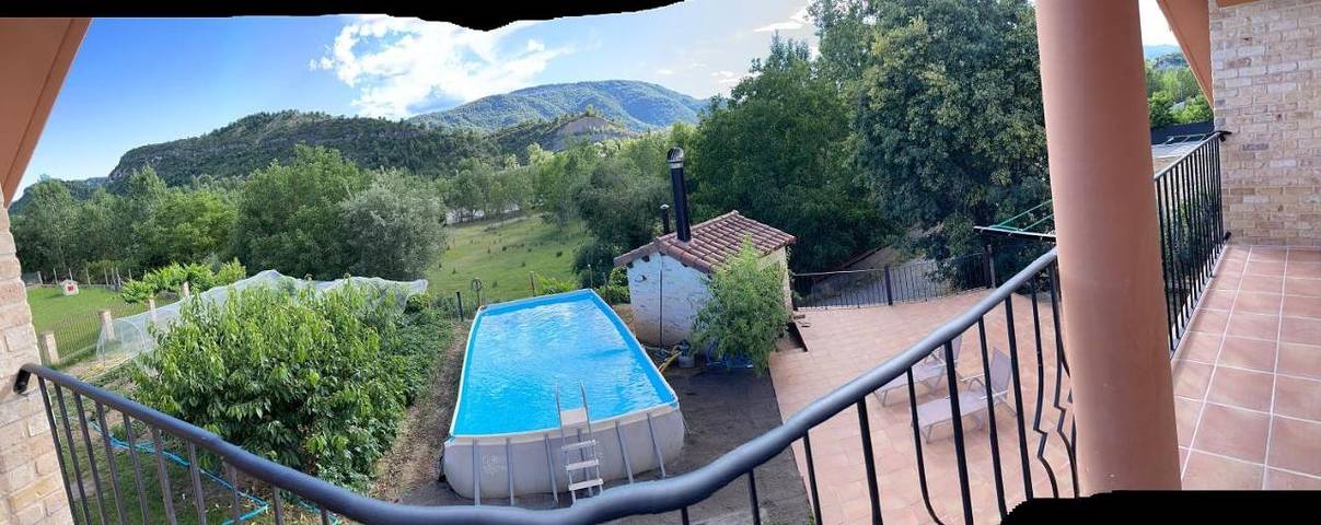 Casa rural con piscina para 6 personas, con vistas al lago y jardín además de piscina y vistas en Pirineo Aragonés - 4