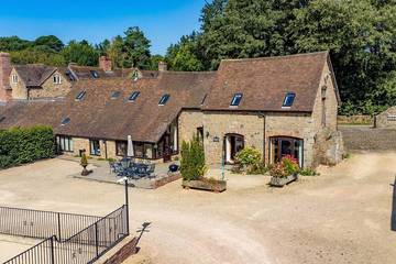 Cottage for 11 People in Shropshire, West Midlands, Photo 3