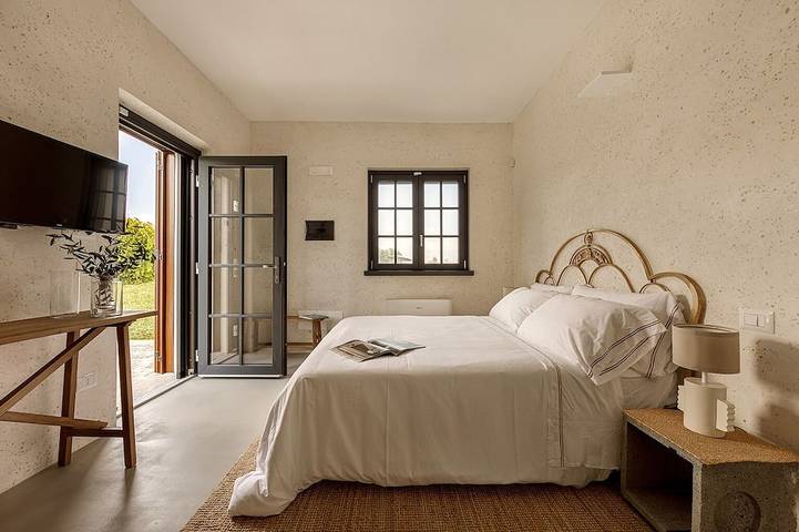 Il Podere Bianco Farmhouse, Villa with swimming pool only 800m from the beach in Montalto di Castro, Province de Viterbo