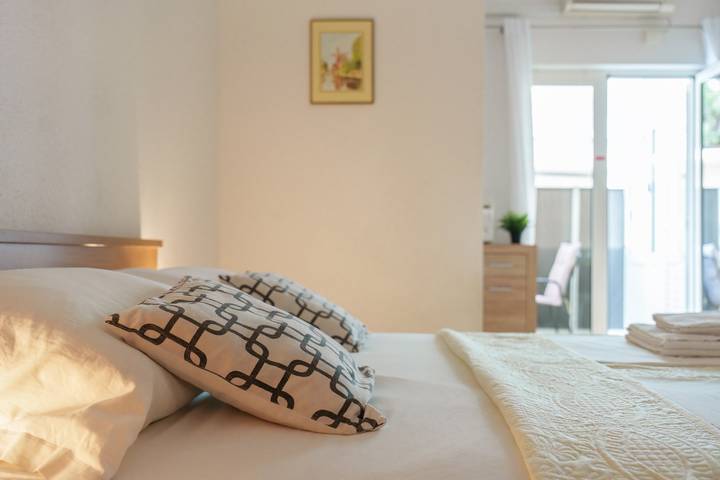 Ferienwohnung für 2 Personen, mit Balkon/Terrasse in Baska Voda