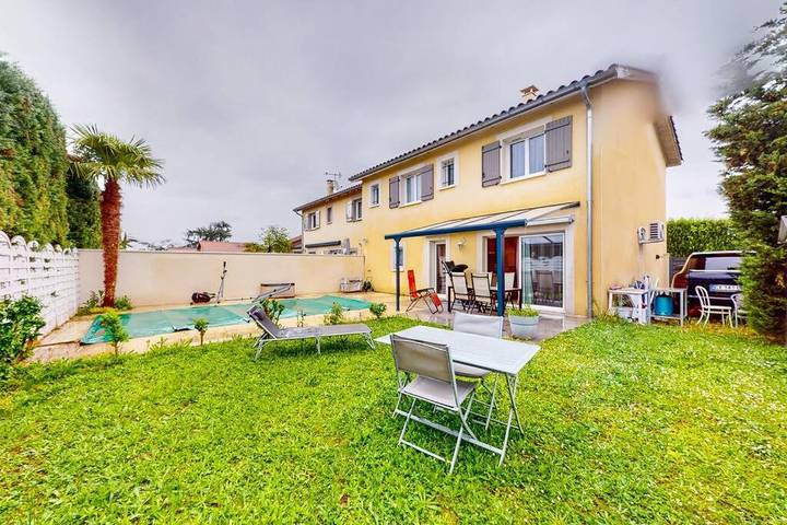 Location de vacances pour 7 personnes, avec jardin et piscine à Saint-Priest - 2