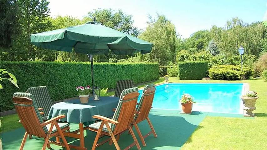 Ferienwohnung für 6 Personen, mit Terrasse und Garten sowie Pool in Brandenburg