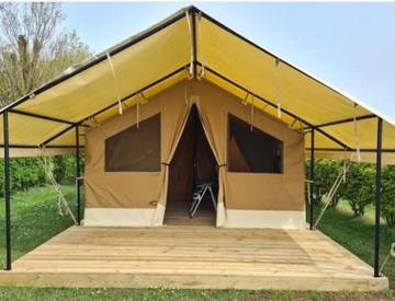 Tente pour 4 personnes, avec piscine et bassin pour enfant dans la Manche