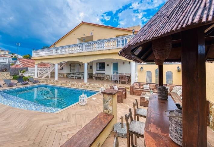 Villa "Costacabana - Villa Madonna", Bergblick, Terrasse, Privater Pool & WLAN in Condado del Jaruco, Lloret de Mar