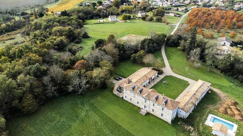 Location de vacances pour 11 personnes, avec vue ainsi que jardin et piscine à Cadillac-en-Fronsadais - 2