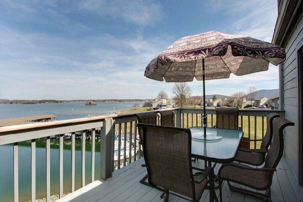 Ganze Wohnung, Vogelperspektive auf Smith Mountain Lake! in North Shore, Smith Mountain Lake