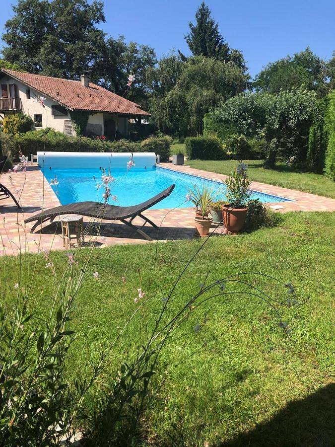 Maison de campagne pour 2 personnes, avec Terrasse et Jardin ainsi que Piscine et Vue à Saucats (Gironde)