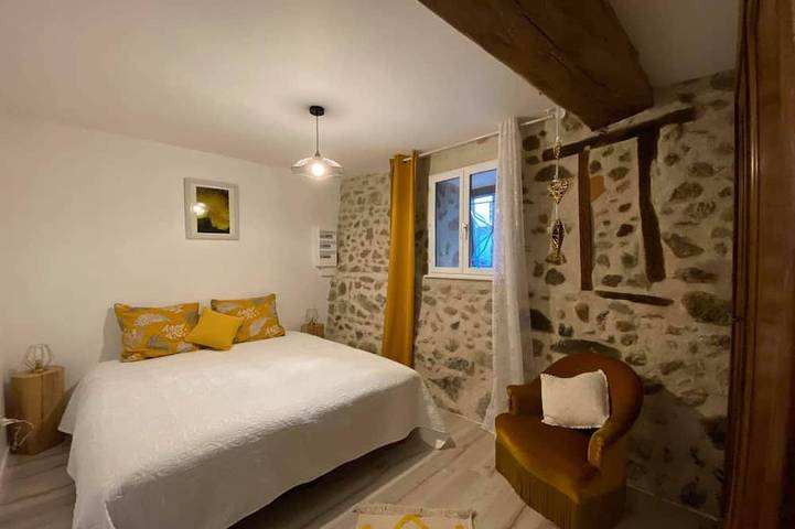 Location de vacances pour 5 personnes, avec balcon à Châteldon - 2