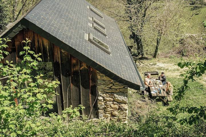Gîte à la montagne de grande capacité. Vue imprenable sur les montagnes in Seix, Parc naturel régional des Pyrénées ariégeoises