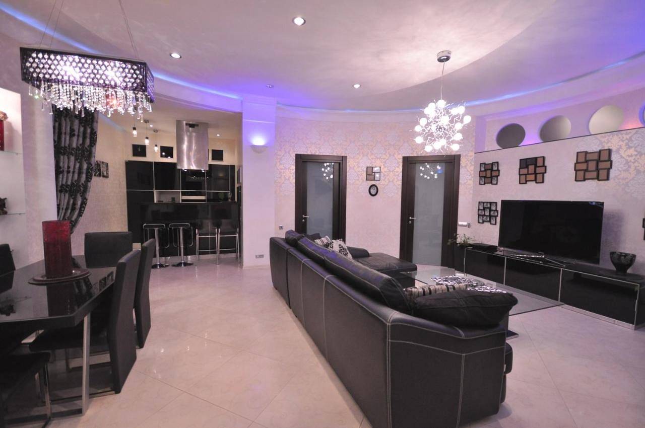Apartamento entero, Deluxe Four-Bedroom Apartment in Odesa, Óblast de Odesa