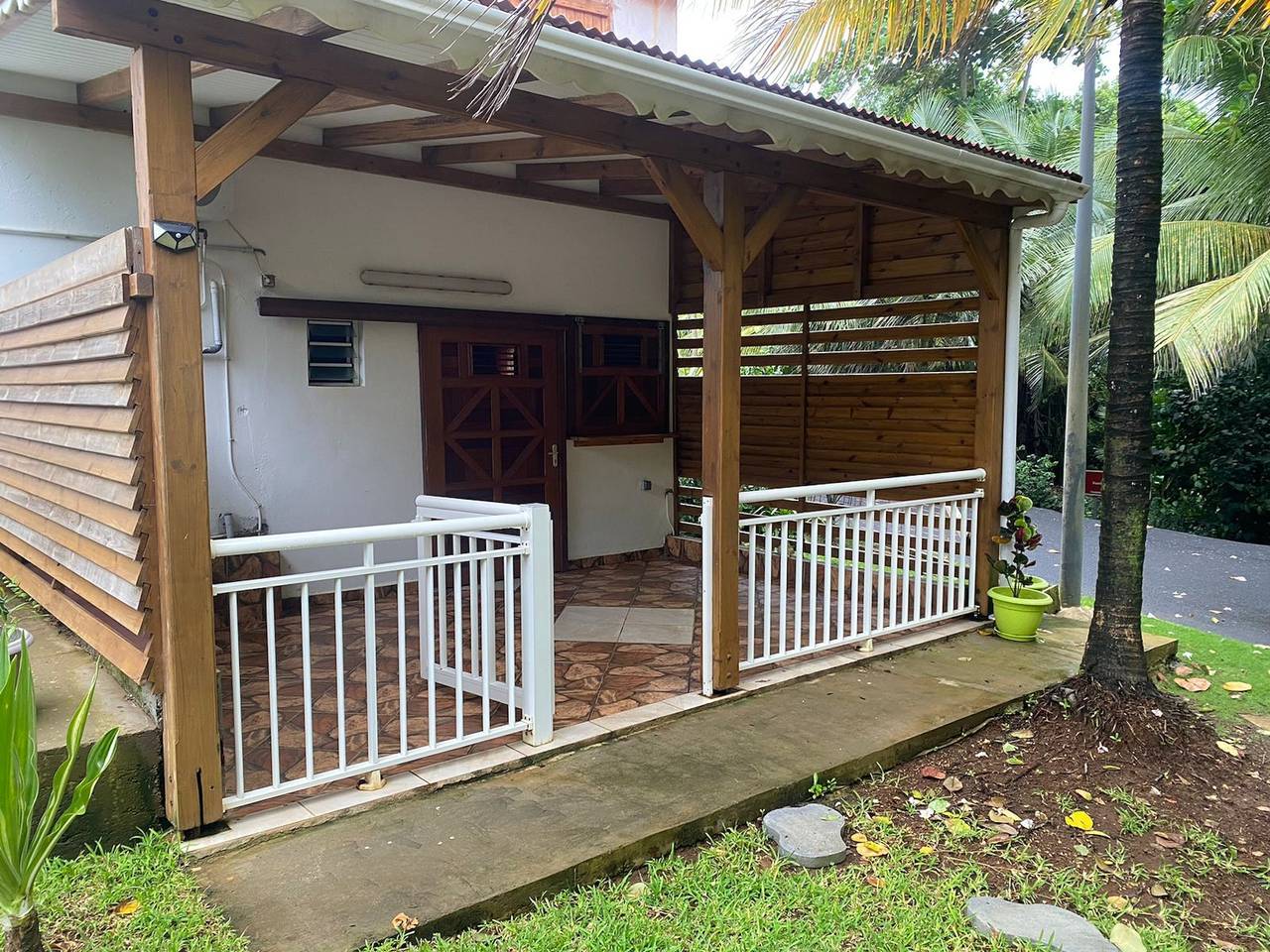 Estudio entero, Estudio encantador con vista al mar en Capesterre-Belle-Eau, 35 m² in Capesterre-Belle-Eau, Guadalupe