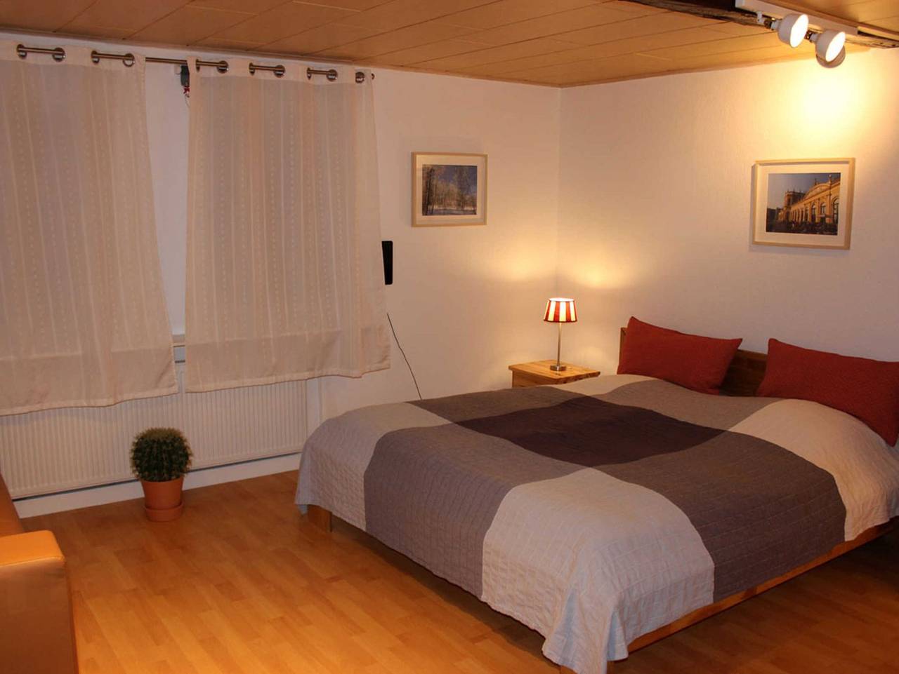 Ganze Ferienwohnung, Appartement 003 in Harleshausen, Kassel