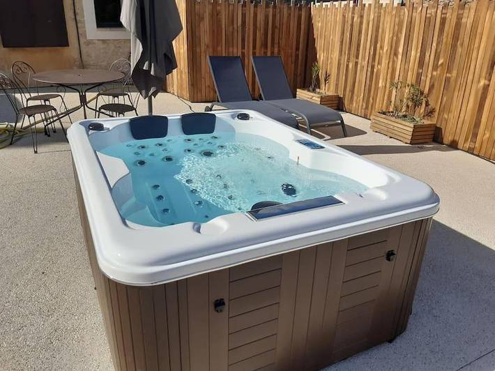 Location de vacances pour 2 personnes, avec jacuzzi ainsi que jardin et terrasse à Crestet - 3