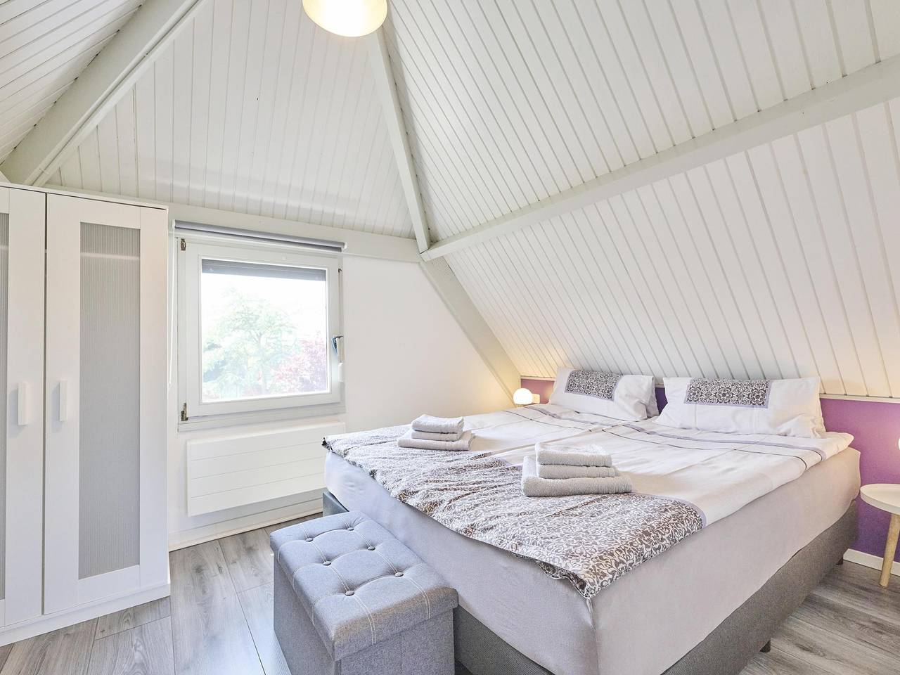 Modern home with hot tub at Lake Grevelingen in Herkingen, Goeree-Overflakkee