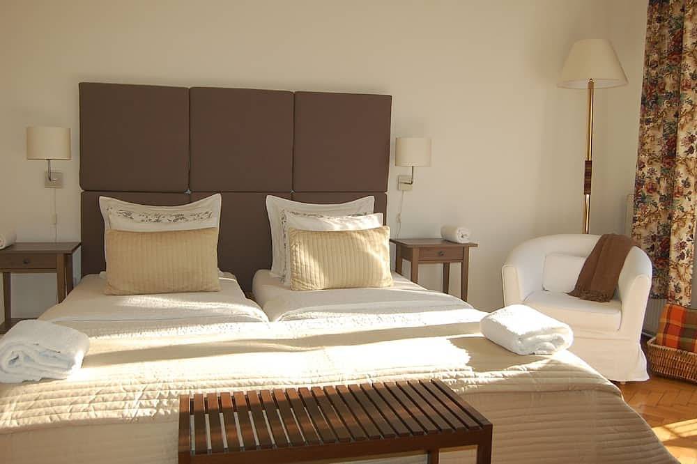 Geheel appartement, Appartement Met 3 Slaapkamers, 2 Badkamers, Zonnige Balkon, Volgende Opera, Ac, Gratis Minibar in Boedapest, Centraal Hongarije