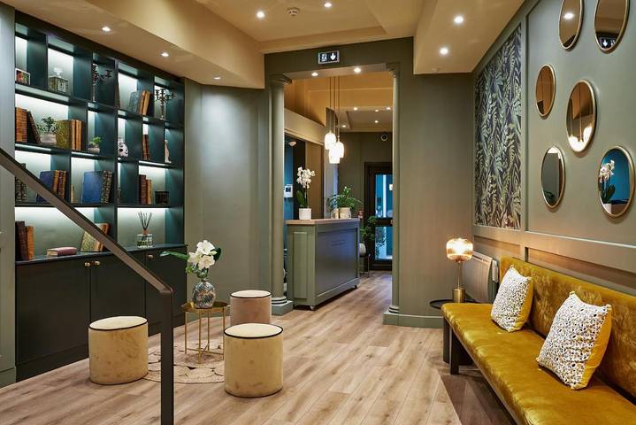 Location de vacances pour 3 personnes, avec terrasse et piscine dans Palais Des Festivals Et Des Congres - 3