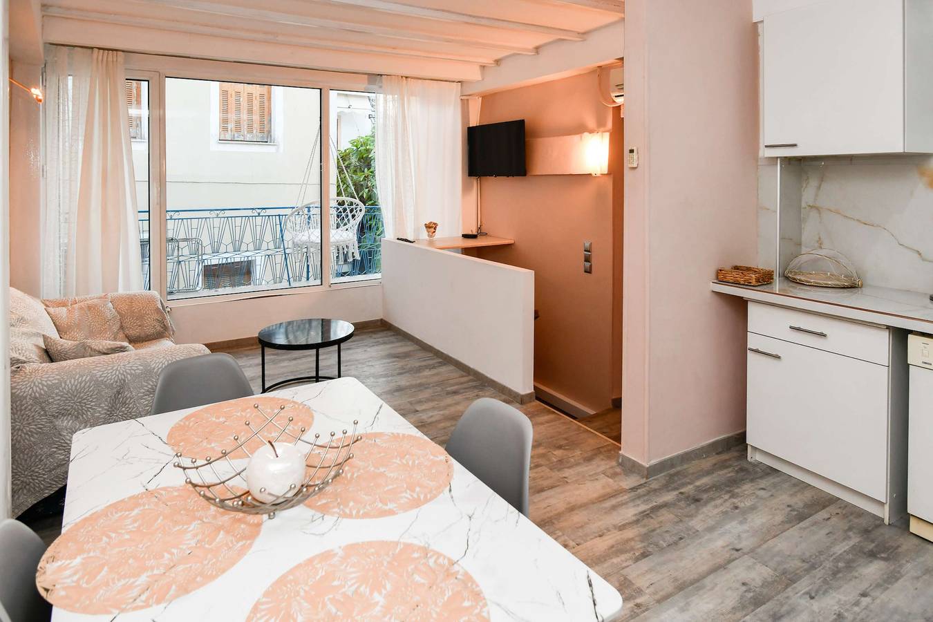 Geheel appartement, Vakantieappartement voor 6 personen met balkon/terras in Samos