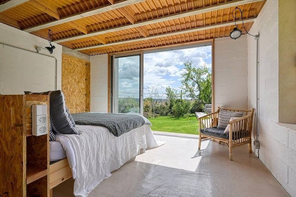 Le Hangar Yacco & Tiny House - Garage Revisité par Benoit Gillet Architecte in Calvisson, Region de Nimes