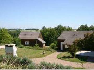 Location de vacances pour 7 personnes, avec terrasse ainsi que vue sur le lac et piscine à Chemillé-sur-Indrois