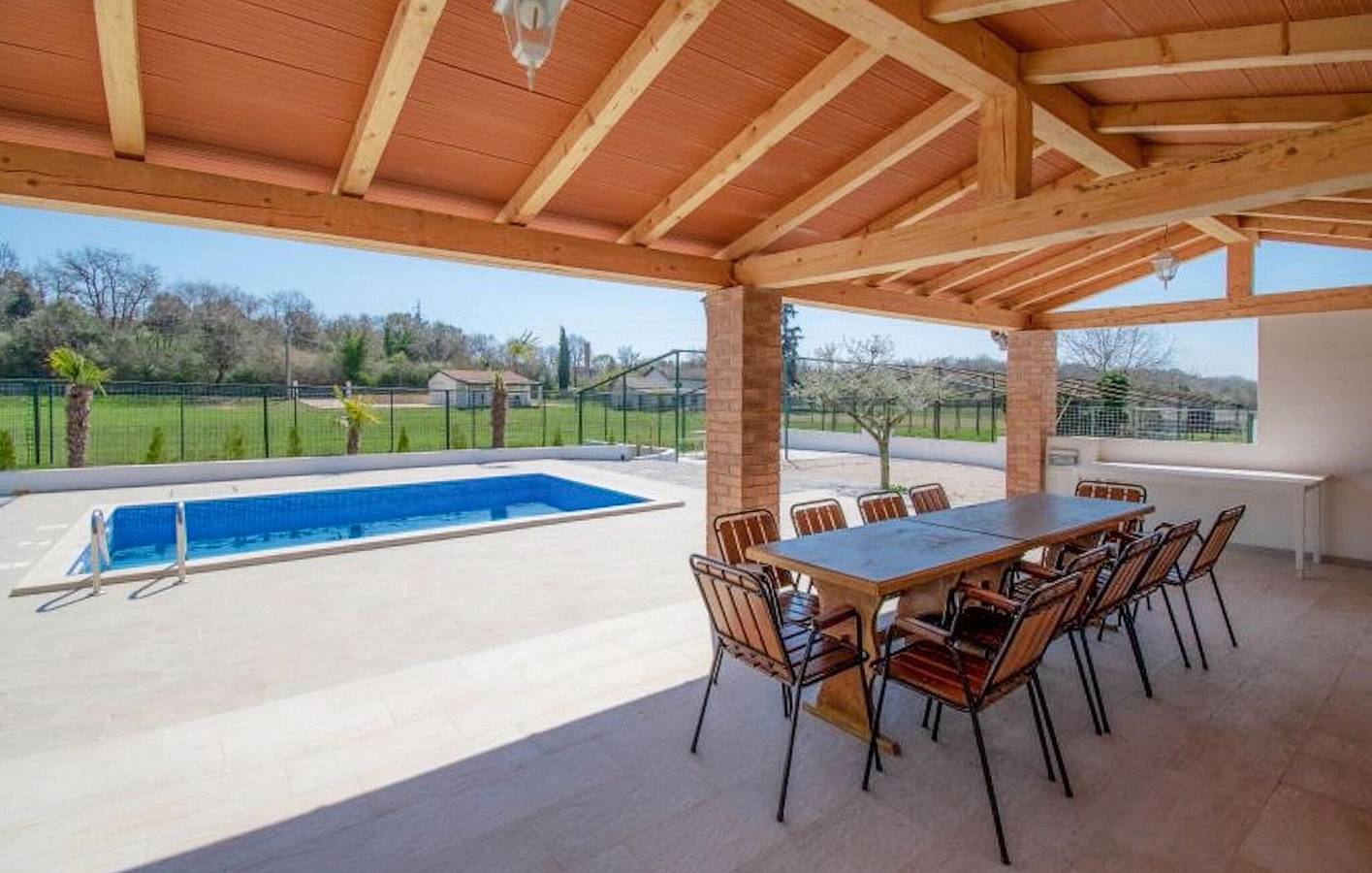 Modernes Apartment mit Pool, Terrasse und WLAN – 1,5 km vom Strand entfernt in Rovinj, Rovinj und Umgebung