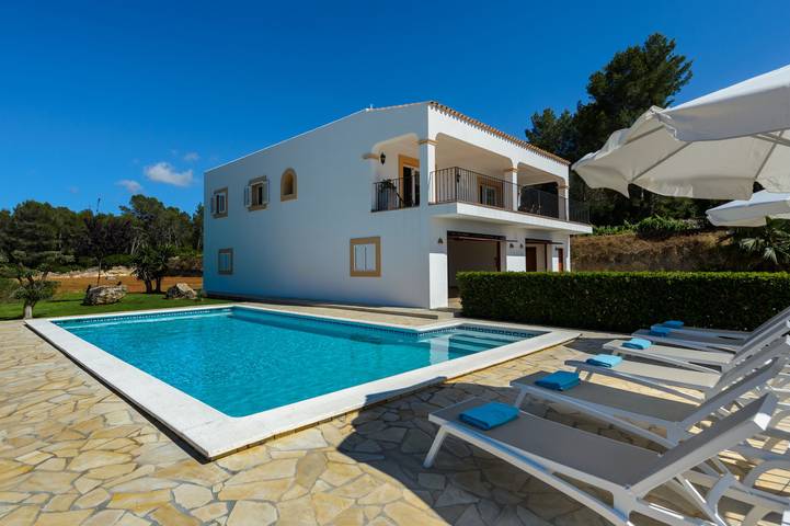 Beautiful Villa "Can Roig" with Wifi, Garden, Balcony, Terraces and Pool in Santa Eulària des Riu, East Ibiza