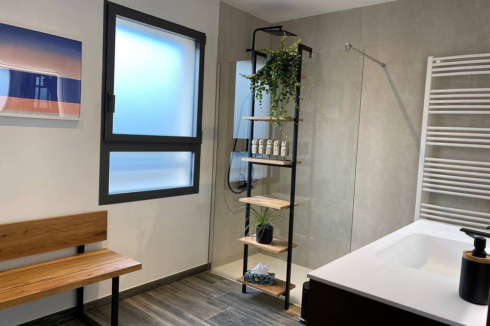 Suite Kean  climatisée vue piscine/spa au calme dans le Var in Saint-Paul-en-Forêt, Région de Draguignan