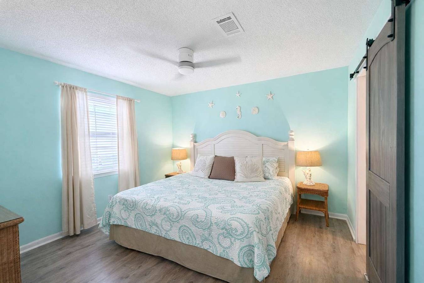 Entire apartment, Sea Horse 611- 2 min walk 2 beach in Gulf Shores, Mobile Bay