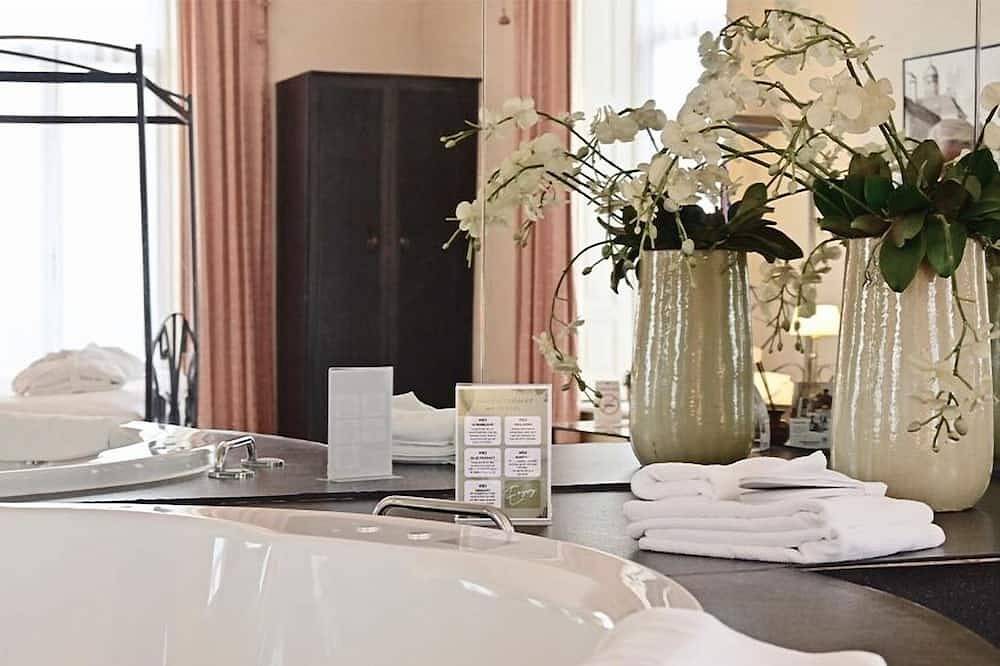 Historical Room Ideal for Cultural Explorers Near Fries Museum in Leeuwarden, Nederlandse Noordzeekust