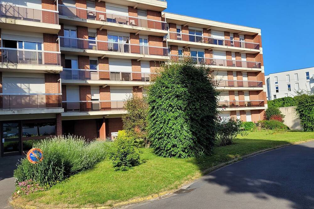 Apartamento entero, 1 Star Furnished Holiday Accommodation in Ronchin, Lille region