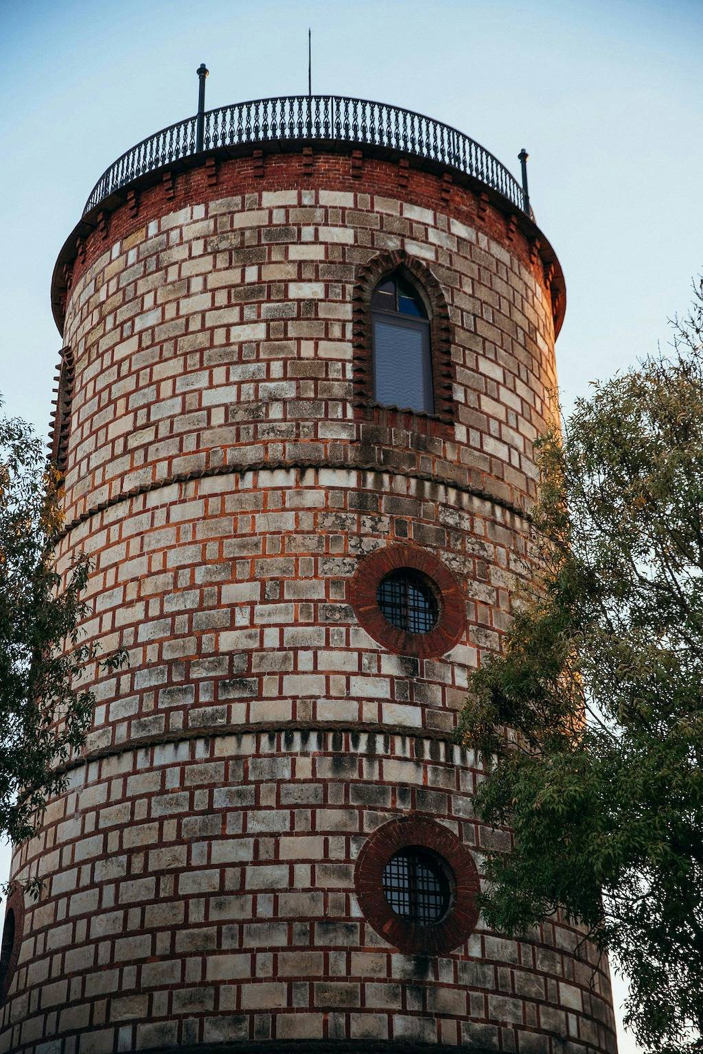 Historischer Turm mit Blick auf den Monferrato in Rosignano Monferrato, Alessandria Provinz
