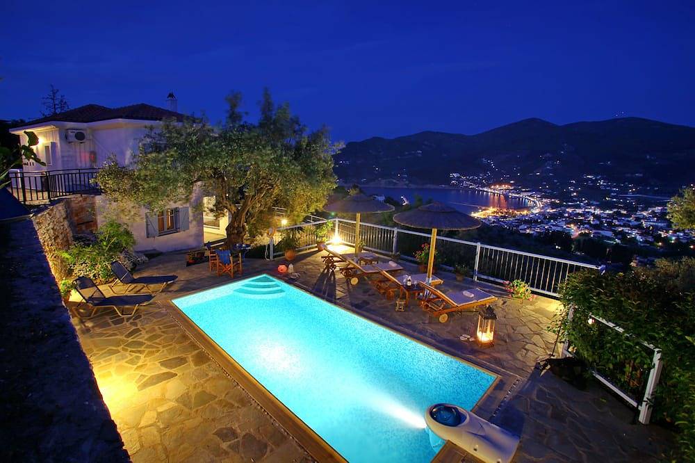 Villa Avaton Magnificent sea view and Skopelos town in Skopelos Città, Sporadi
