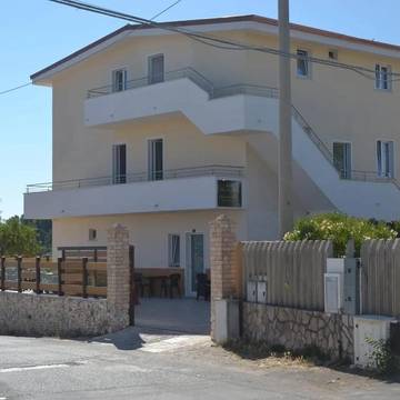 Cottage pour 2 personnes, avec terrasse ainsi que jardin et vue, animaux acceptés dans Rodi Garganico