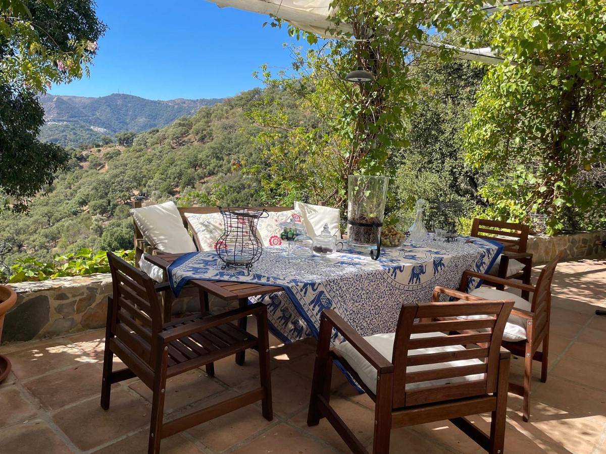 Two-Bedroom House in Genalguacil, Malaga Prowincja