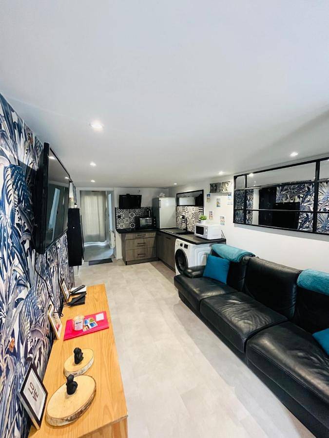 Gîte pour 2 personnes, avec Jacuzzi ainsi que Terrasse et Jardin à Échillais