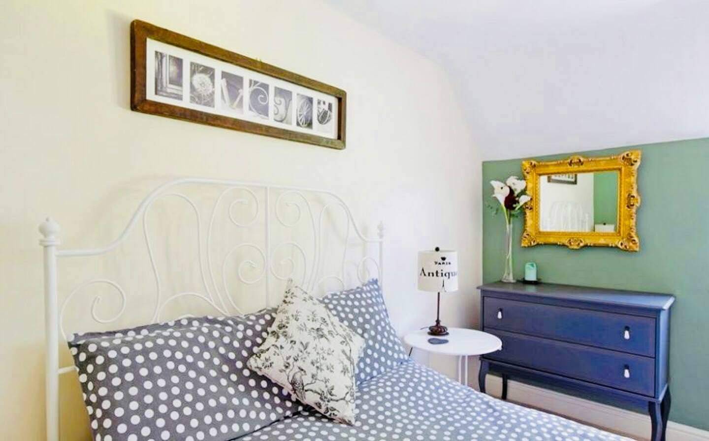 5-Bed Home - Sleeps 12, Pool, Garden & Play Area in West Bagborough, Somerset