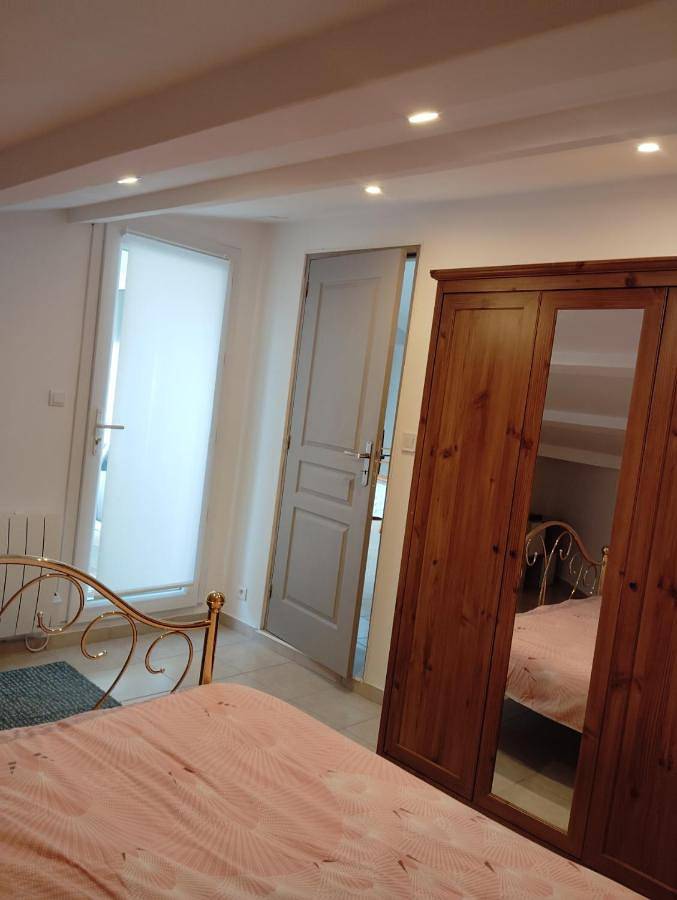 Gîte pour 6 personnes, avec terrasse et vue à Cabasse - 4