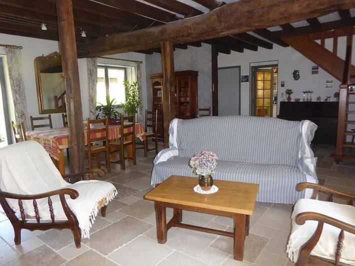 Location de vacances pour 9 personnes, avec terrasse et jardin à Noyers