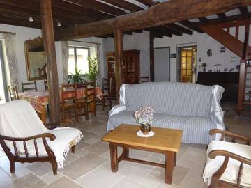 Location de vacances pour 9 personnes, avec terrasse et jardin à Noyers