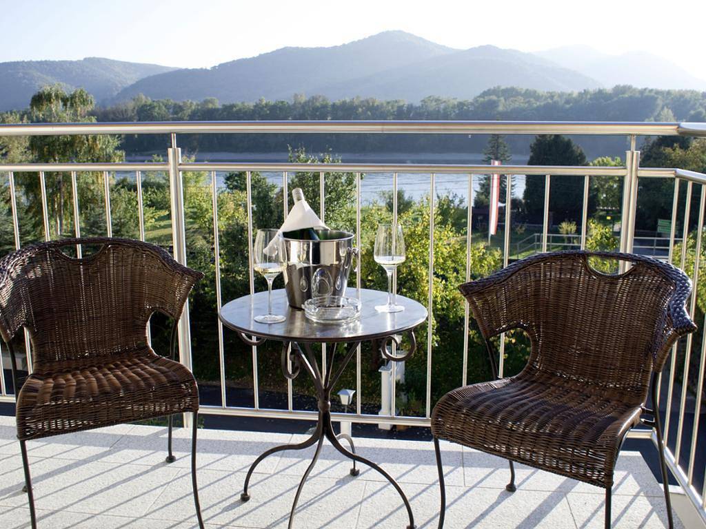 Gartenhotel Pfeffel / Hotel & Weingut - Doppelzimmer Standard  Federspiel in Dürnstein, Bezirk Krems an der Donau-Land