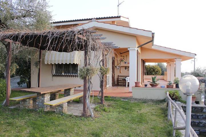 Villa für 5 Personen, mit Garten und Balkon in Ligurien
