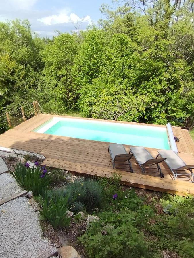 Location de vacances pour 7 personnes, avec jardin et piscine, animaux acceptés à Saint-Martin-de-Castillon