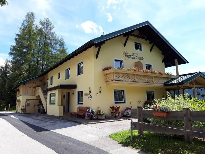 Ferienwohnung für 4 Personen, mit Balkon und Terrasse sowie Garten in Leutasch