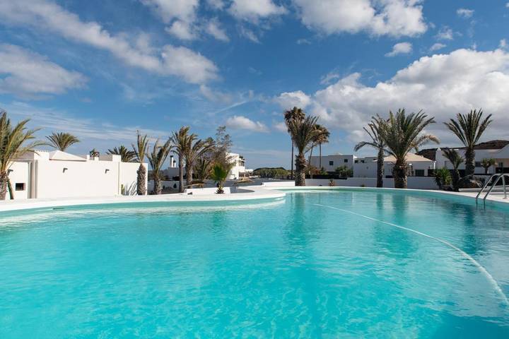 Ferienwohnung für 4 Personen, mit Terrasse und Garten sowie Pool und Ausblick
