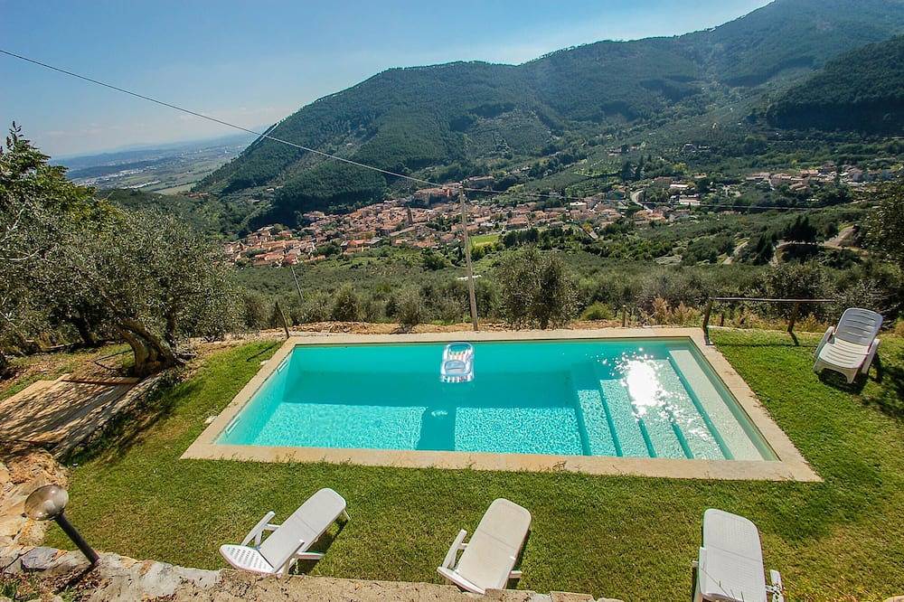 House with private pool and stunning panoramic views 20km from Pisa, Lucca, sea in Buti, Pisa Provinz
