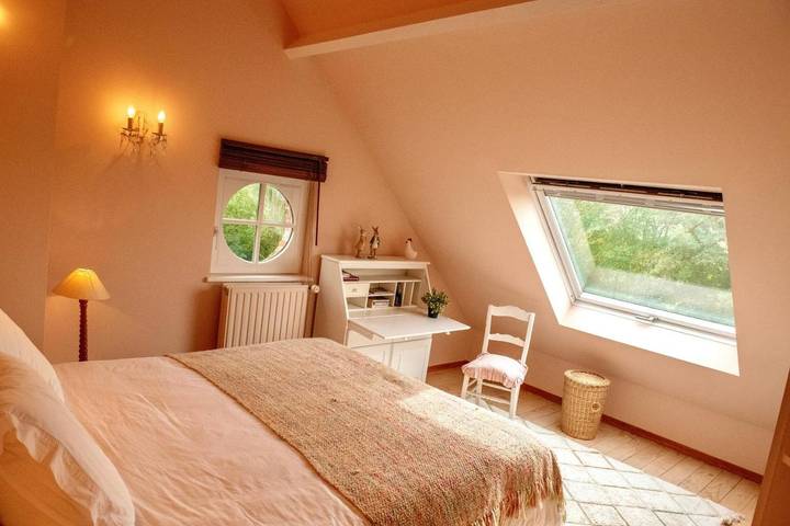 Location de vacances pour 2 personnes, avec jardin ainsi que vue et piscine à Mont-Saint-Guibert - 2