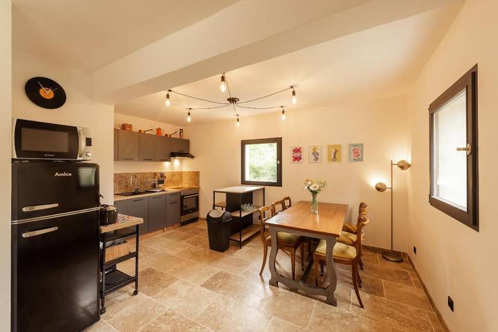 Gîte pour 3 personnes, avec jardin à Floressas